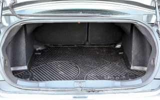 Багажник велик – заявлено 560 л. Но есть претензии к его форме и узковатому проему. Зато изначально машины комплектовали полноценной запаской.