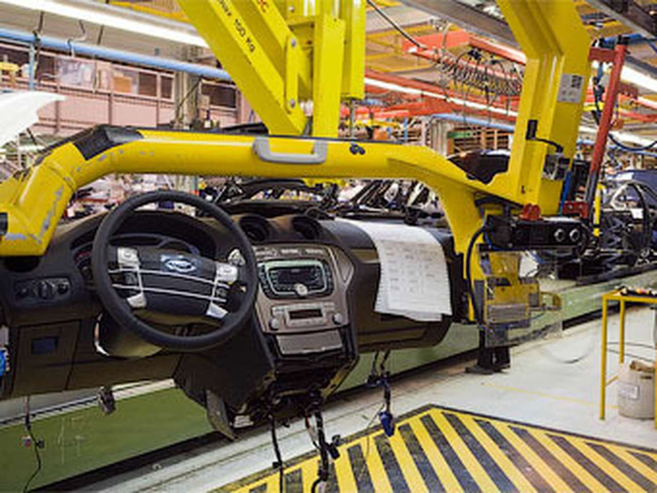 Новые условия промсборки: 300 тыс. авто в год и 40% локализации 