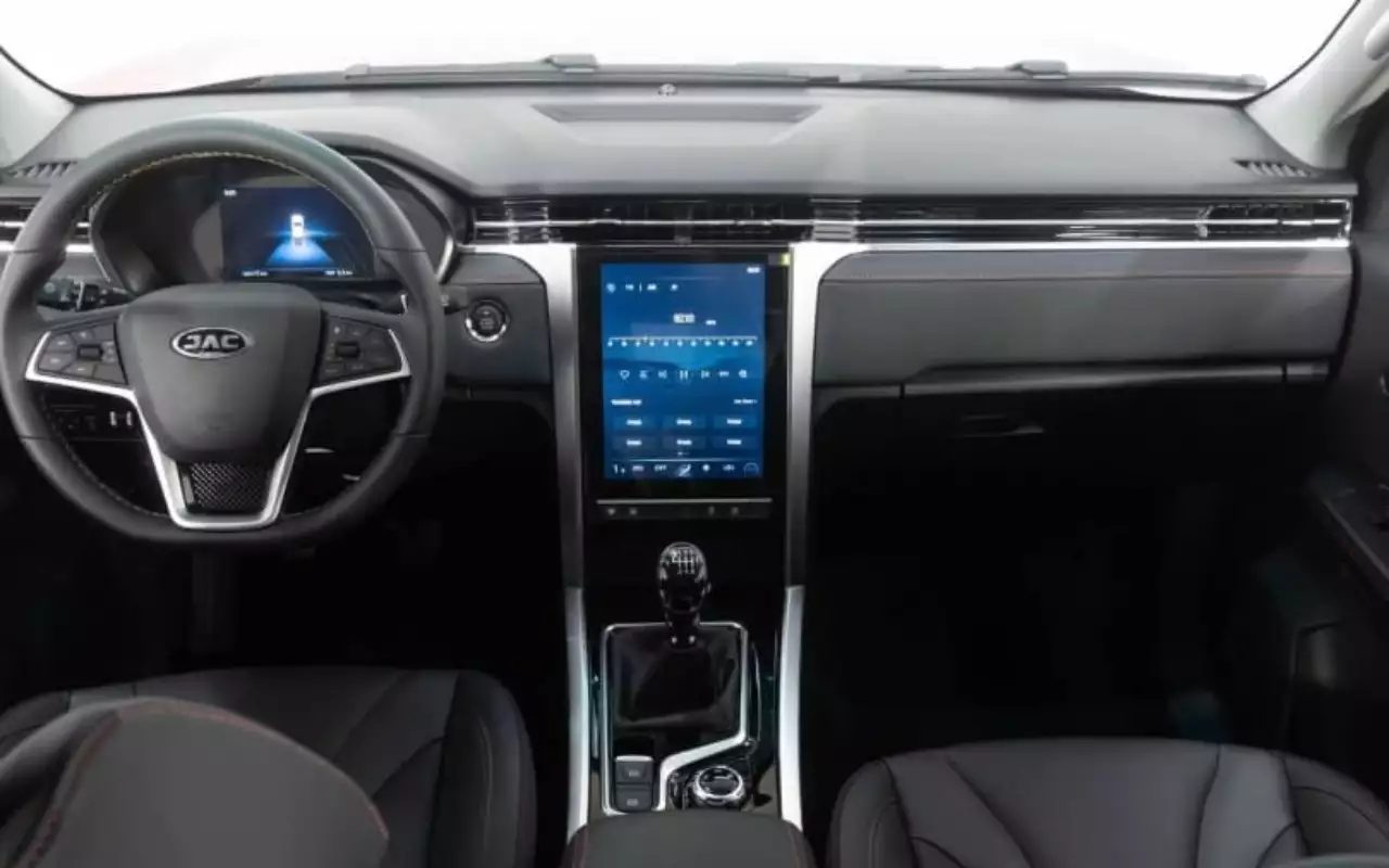 Интерьер JAC T8 PRO