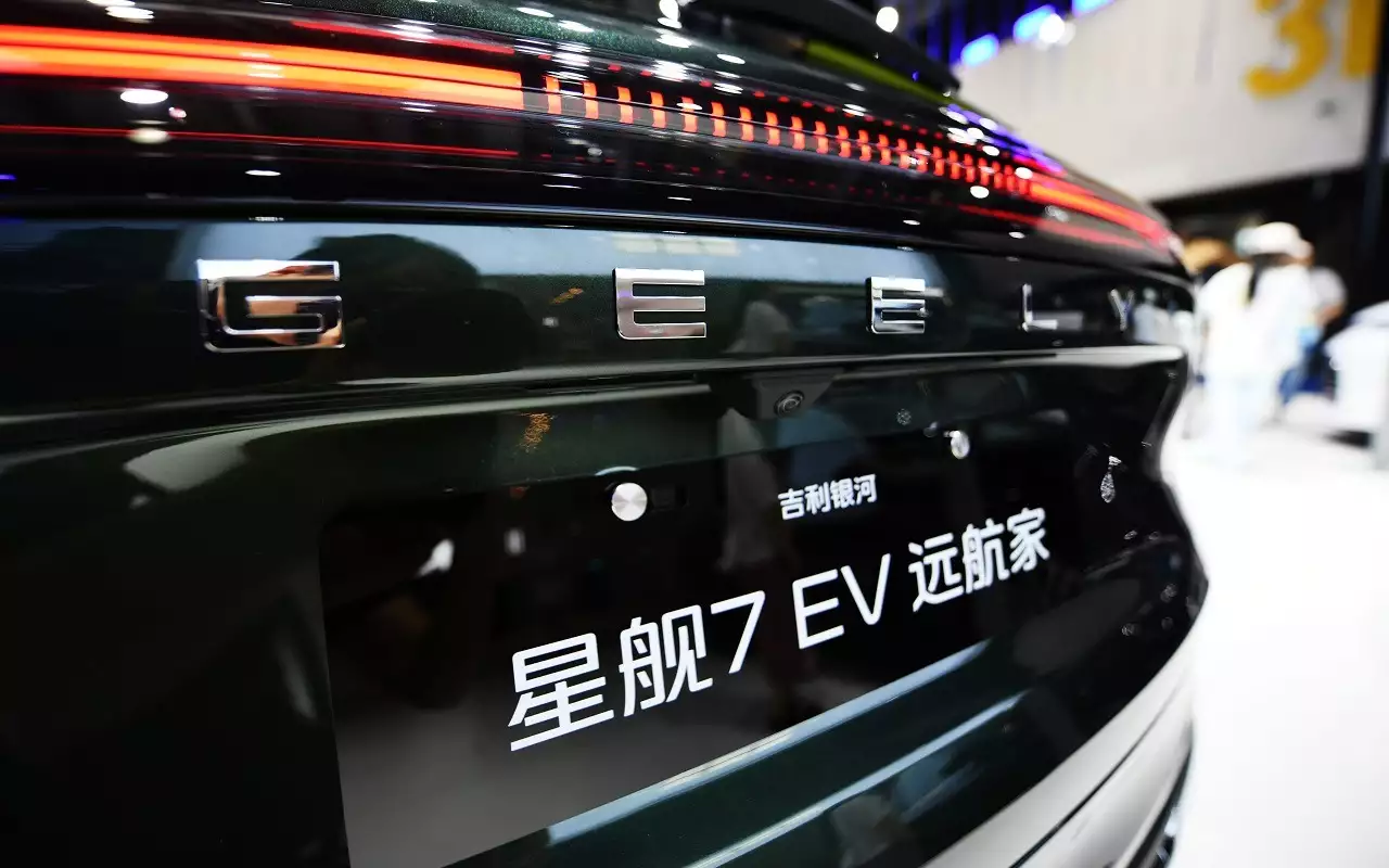 Geely отказался от новых ДВС, сделав ставку на электромоторы и гибриды