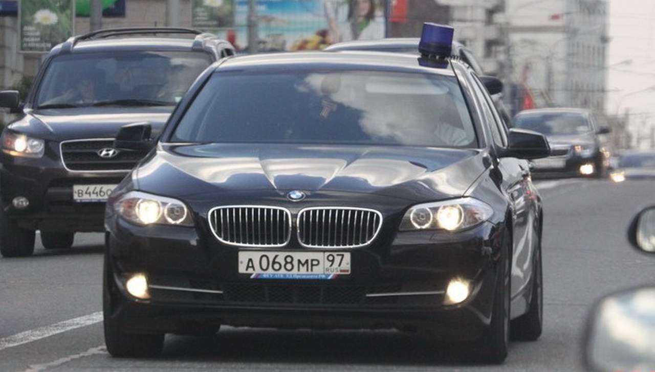 Водитель управделами президента не ответит за оскорбление