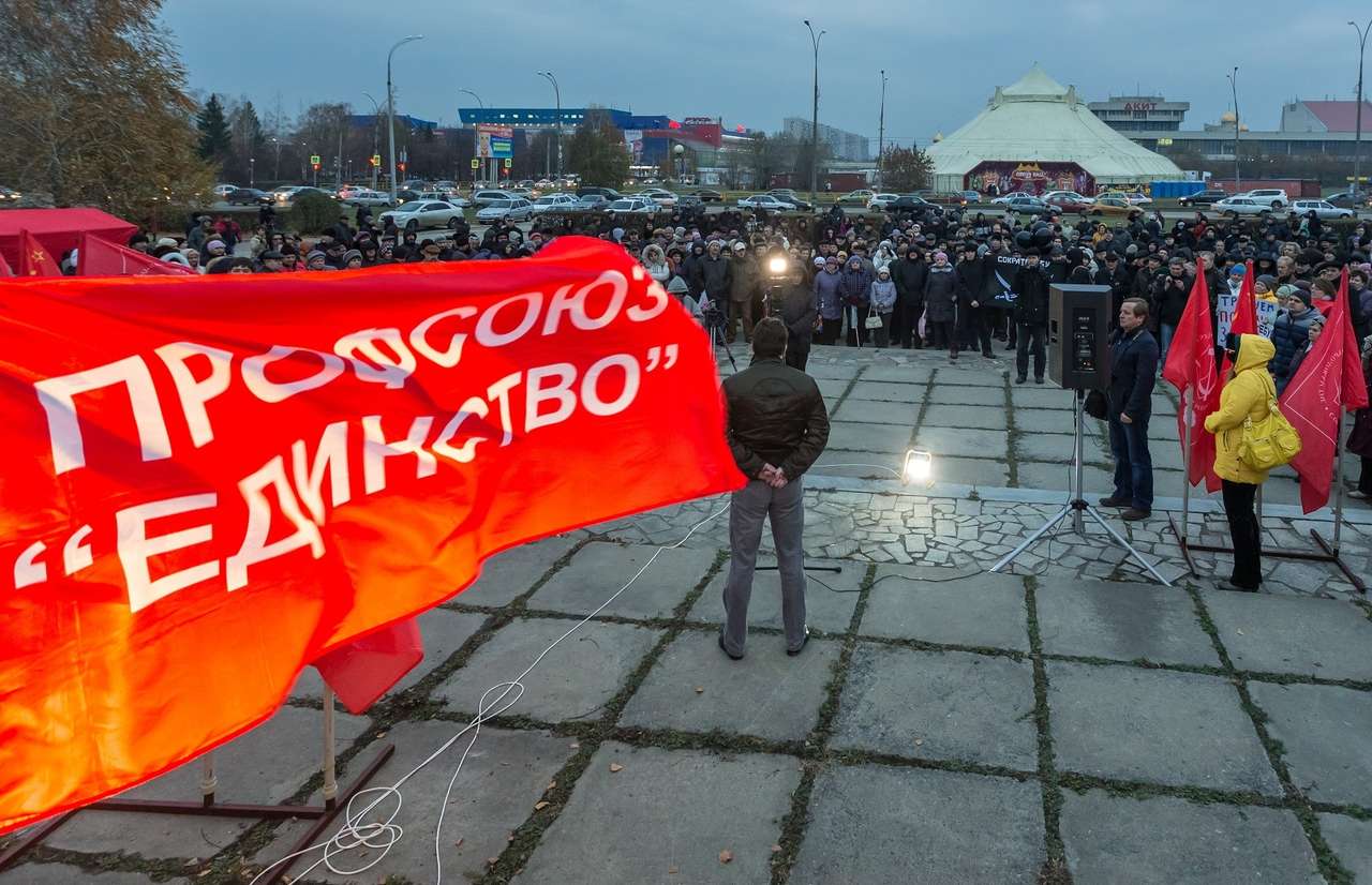 Митинг против сокращений на АВТОВАЗе в октябре.