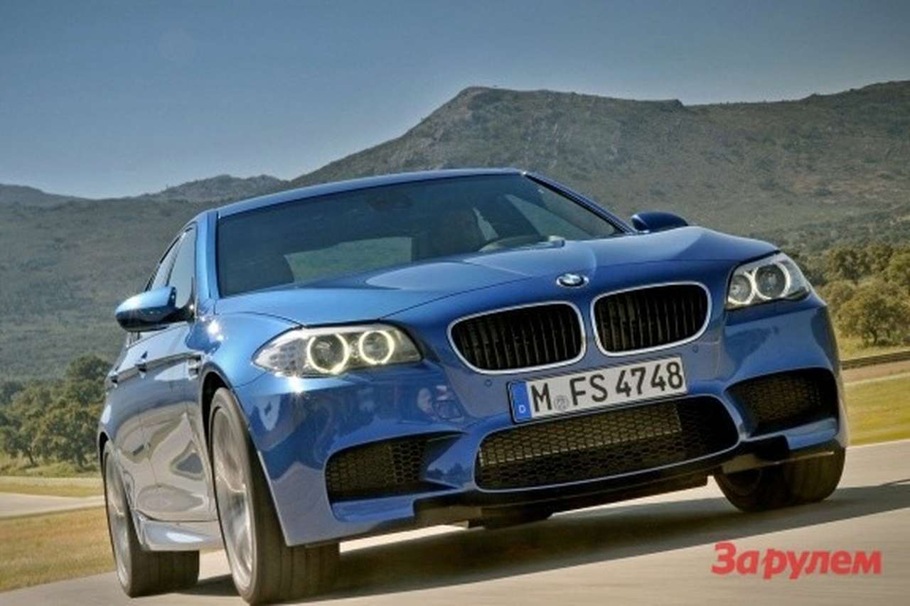 Снижение снаряженной массы не является целью подразделения M GmbH. А вот удержание ее на уровне «заурядных» BMW, на коих базируются «зажигалки», отмеченные «клеймом» M, – реальная задача, с каковой сталкиваются инженеры. Иными словами, «эмки» так всем напичканы, что главное – хотя бы не «раскормить» их до уровня автомобилей классом выше. Какой уж там weight reduction! Между прочим, углепластиковая крыша на M5 даже не планировалась