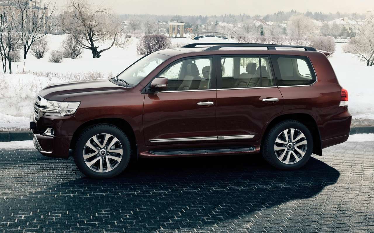 Сотрудница ГИБДД потеряла работу из-за дорогих подарков своего любовника