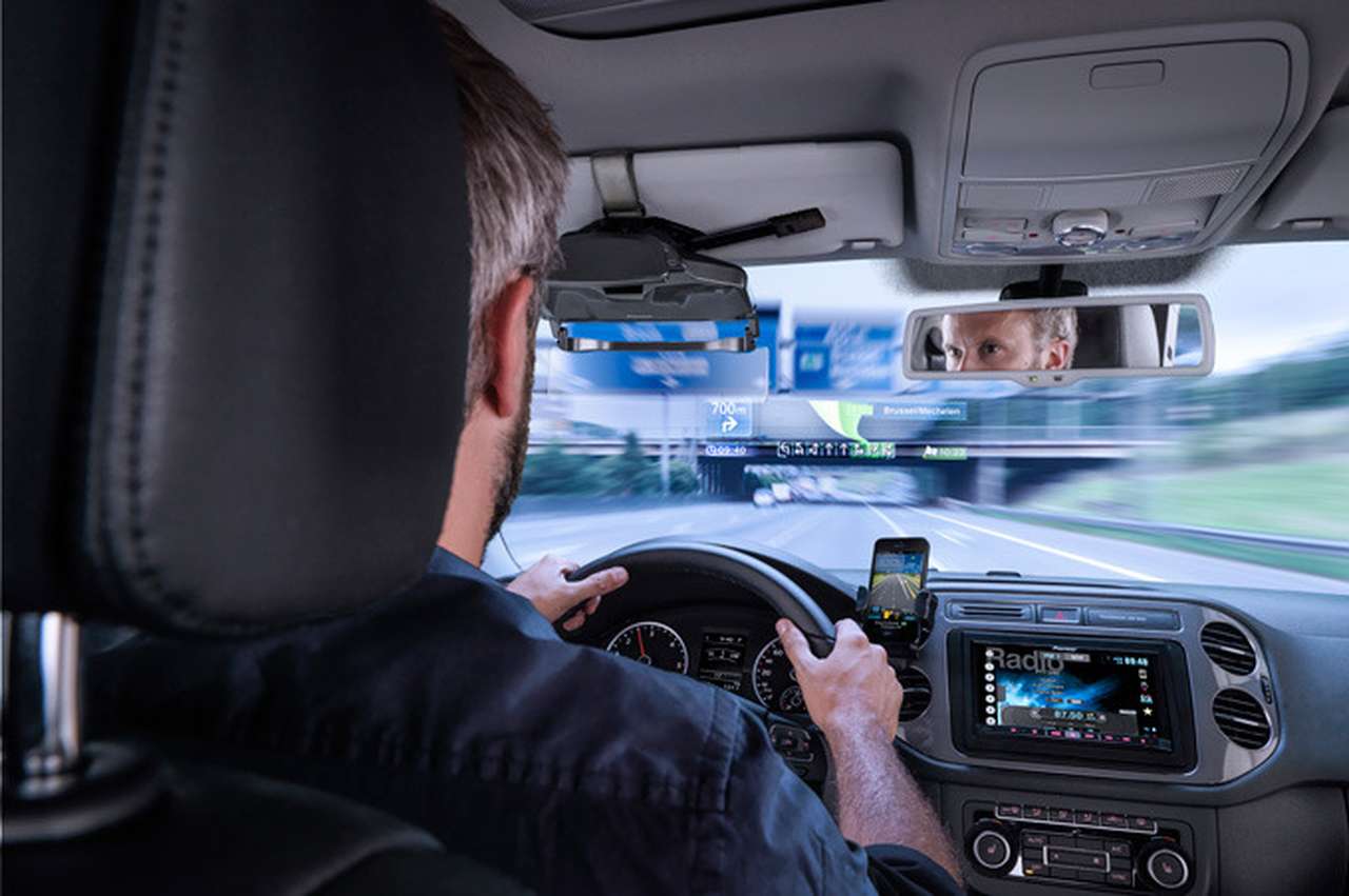 Pioneer превратила Google Glass в автомобильный дисплей для всех (ВИДЕО)