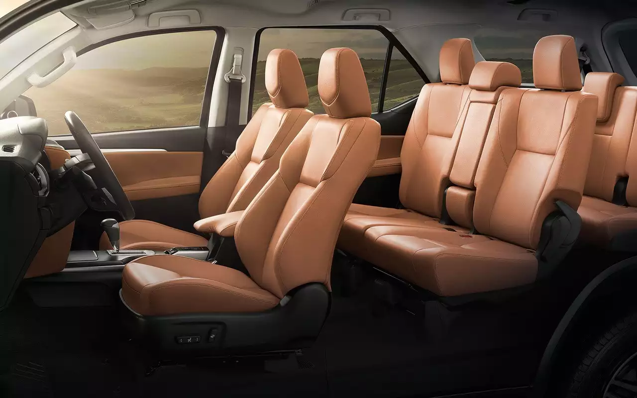 Интерьер Toyota Fortuner