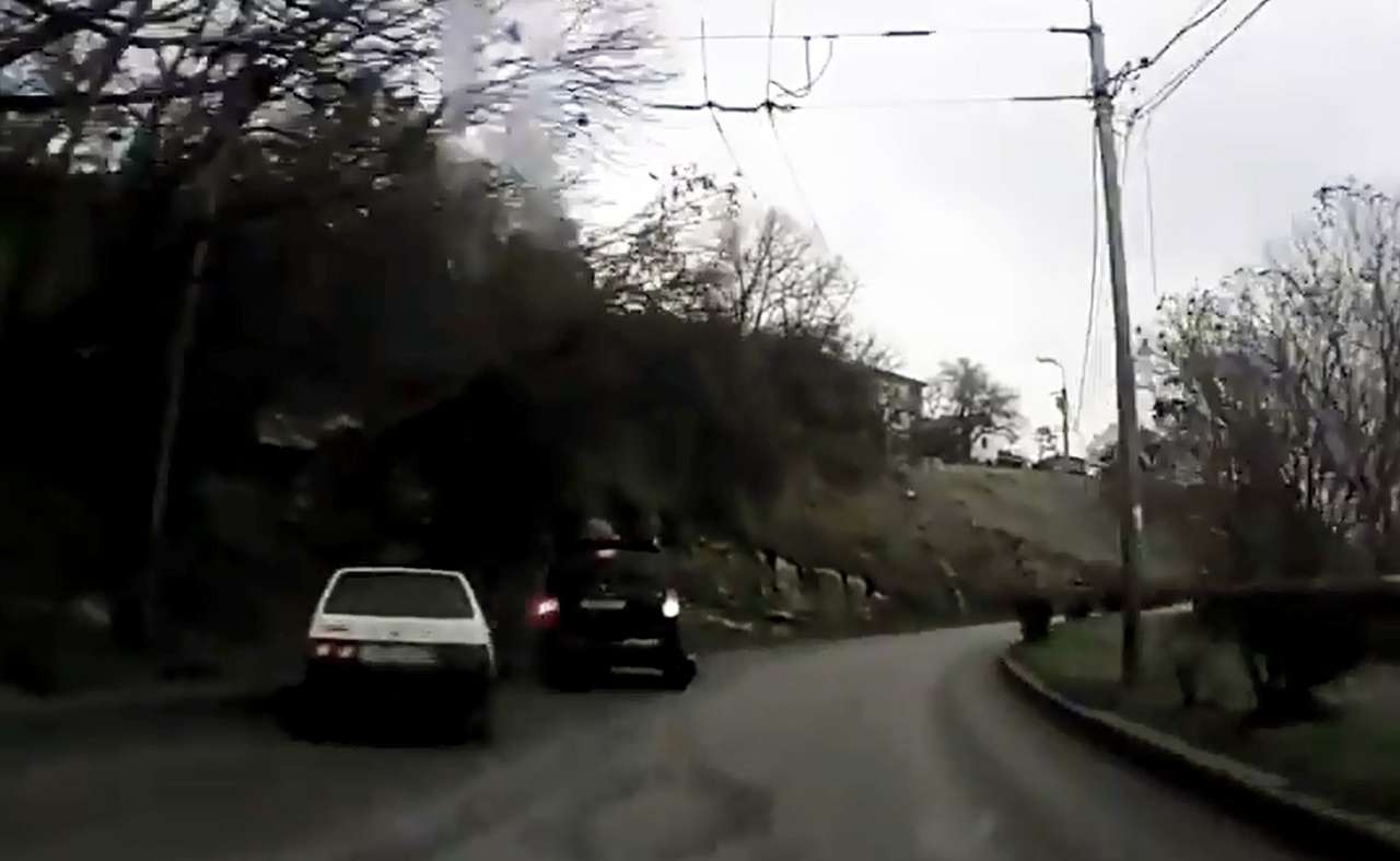 Поединок: «Таврия» против Pajero (ВИДЕО)