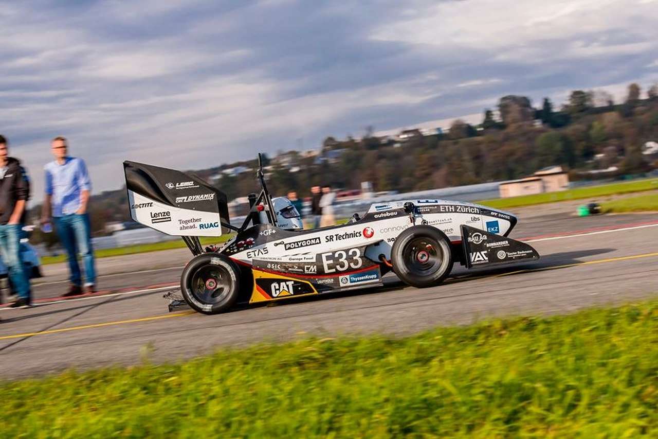 Электрокар установил мировой рекорд, разогнавшись с 0 до 100 км/ч за 1,8 сек. (ВИДЕО)