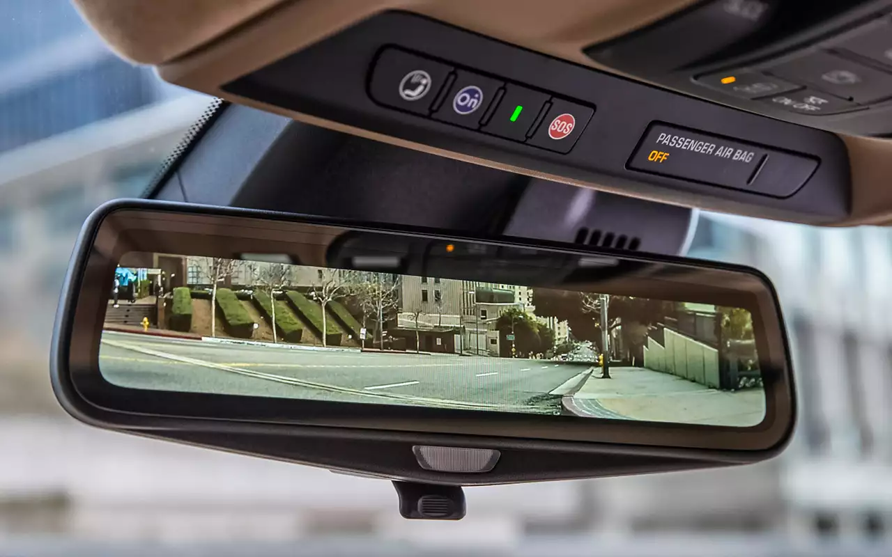 Зеркало 2 экранами. Зеркало Rearview Mirror. Rear view Mirror видеорегистратор. Mercedes 2020 Rearview Mirror.