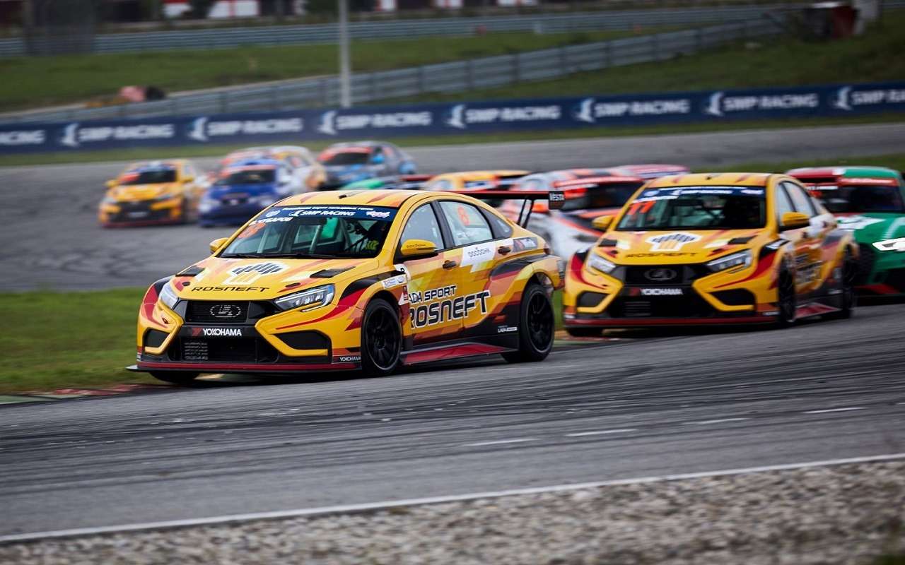 Такие Весты TCR выступают в самом мощном классе «Туринг»