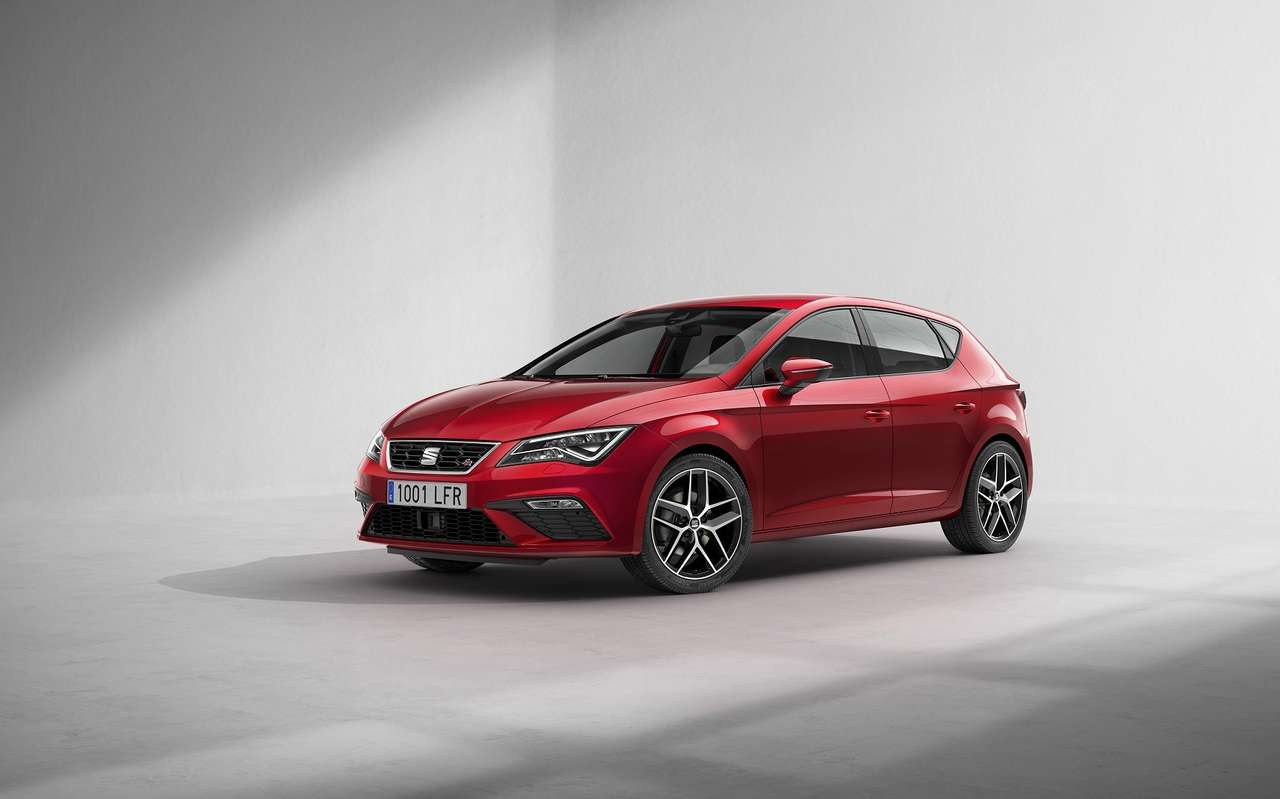 В лучах светодиодов: SEAT Leon обновился снаружи и внутри