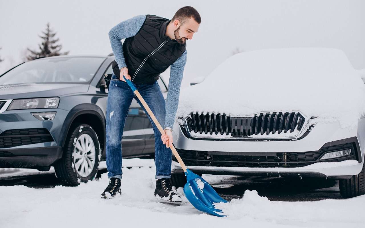 Без этих вещей автомобилисту зимой придется трудно: простой и полезный набор