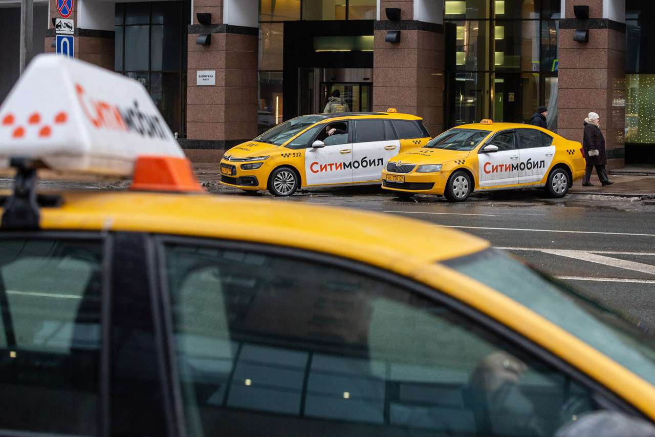 Депутат предложил запретить мигрантам работать в такси