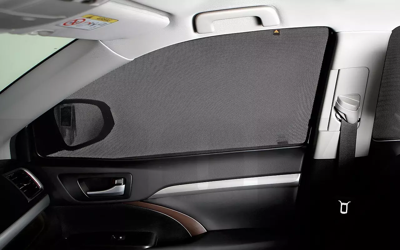 Шторки на окнах автомобиля — можно или нет? Глава ГАИ ставит точку в этом вопросе