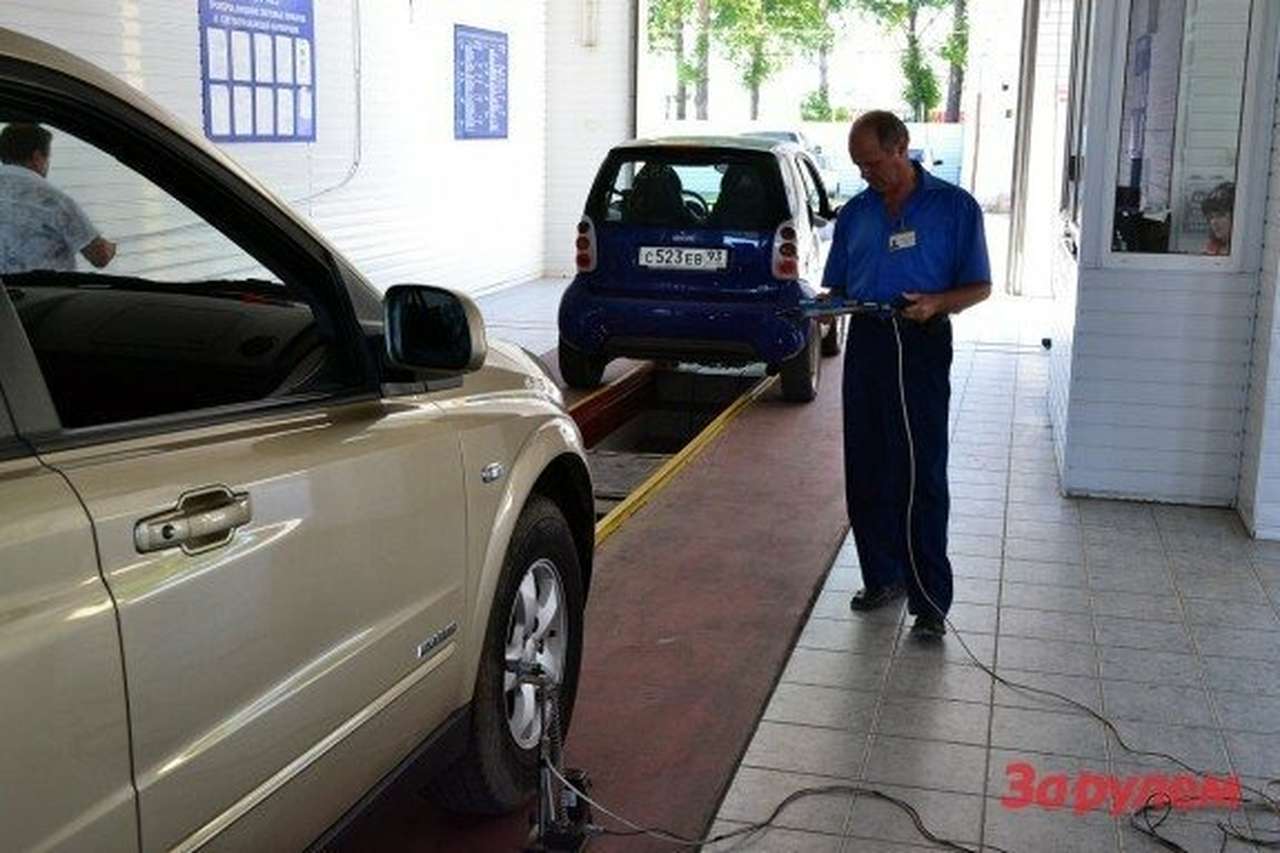 Дезориентировать автомобилистов, спровоцировать подлоги угрожает допущенная неточность в недавнем приказе Минтранса РФ о правилах заполнения диагностической карты при проведении техосмотра, — говориться в письме в «За рулем.РФ».  Редакция разбиралась, не преувеличил ли автор. Похоже, нет.