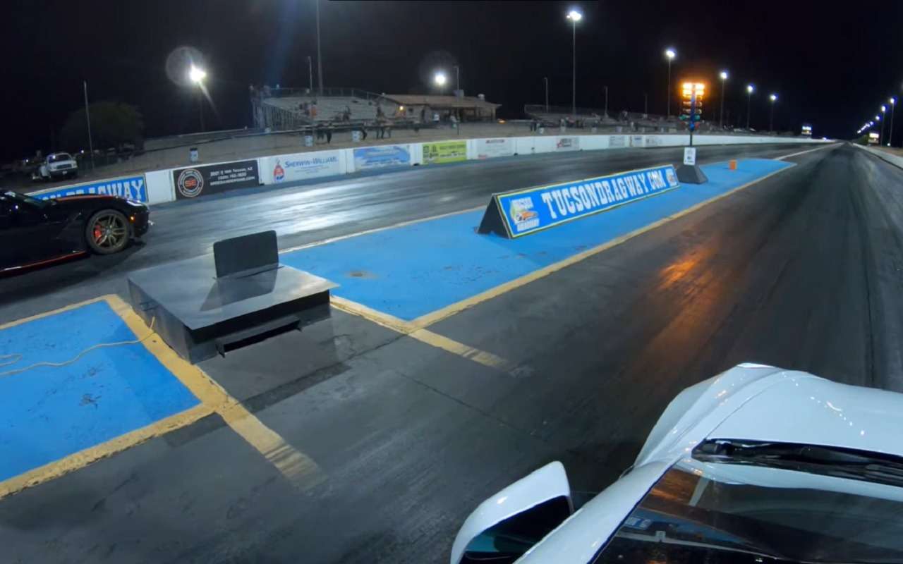 Без шансов: Tesla Model 3 против заряженного Corvette