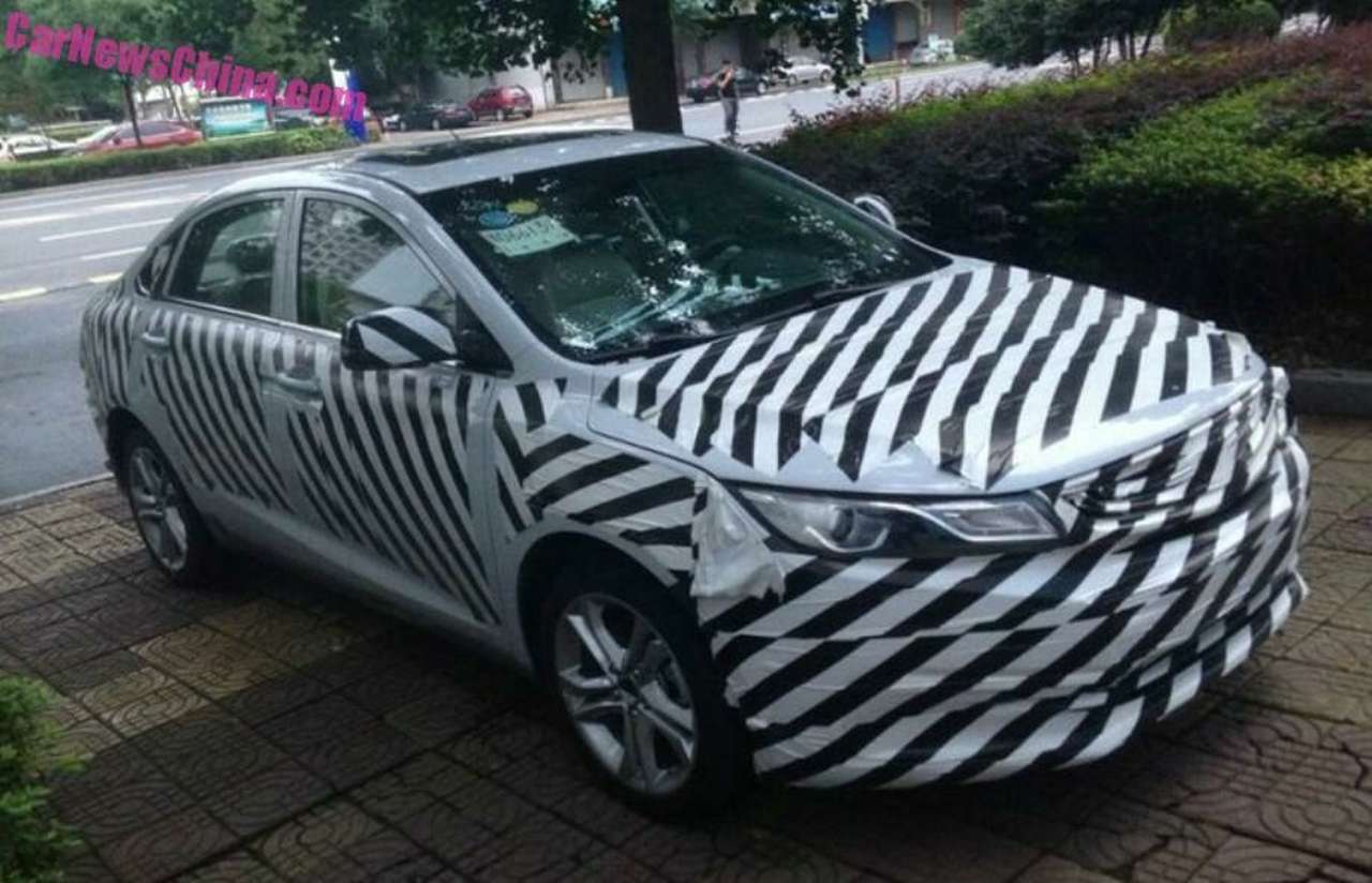 Geely тестирует седан на шведско-китайской платформе