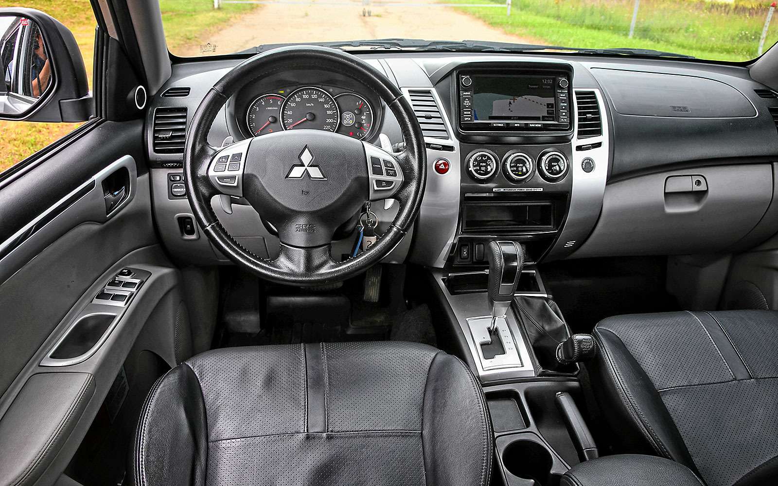 Мицубиси паджеро механика. Mitsubishi Pajero Sport 2008 торпеда. Салон Mitsubishi Pajero Sport 2 2008. Mitsubishi Pajero Sport 2010 салон. Панель Митсубиси Паджеро спор.