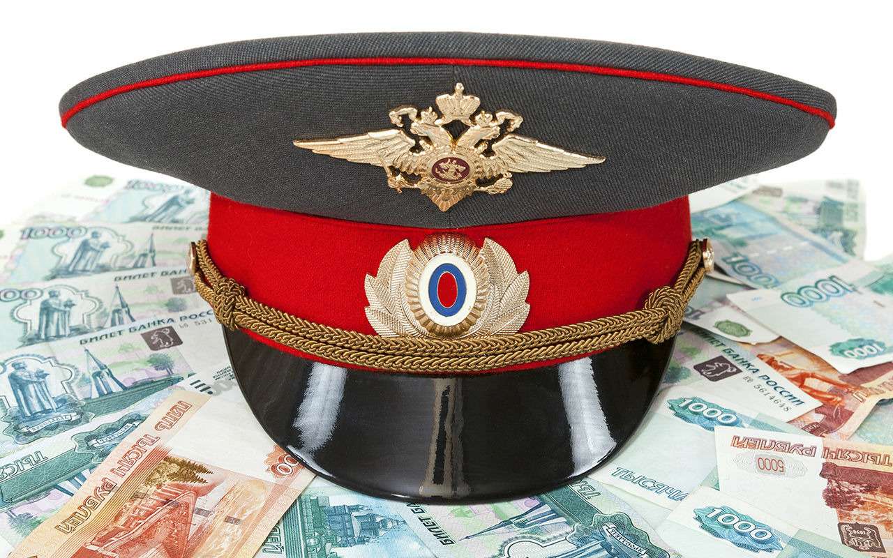 Водитель без прав добился увольнения гаишника-вымогателя