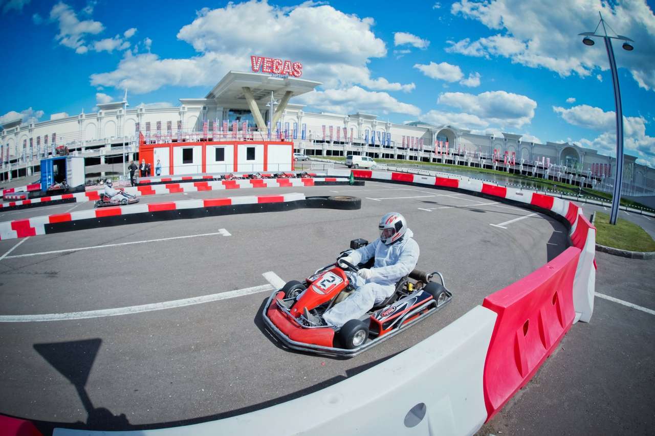 Звезды российского автоспорта и шоу-бизнеса установят 12-часовой рекорд в VEGAS