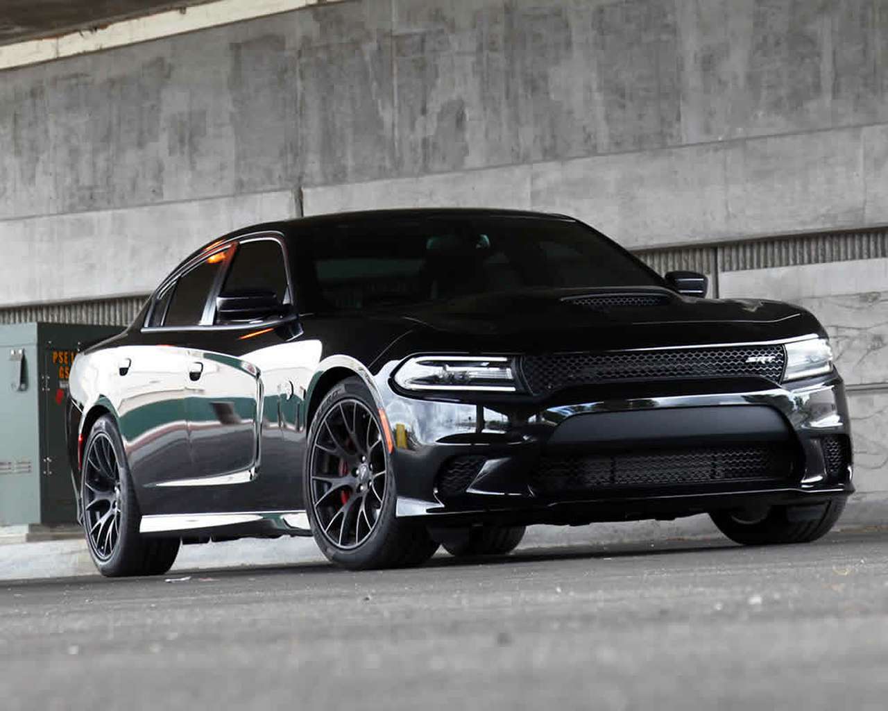 Такси не для слабонервных: Dodge Hellcat испытает пассажиров