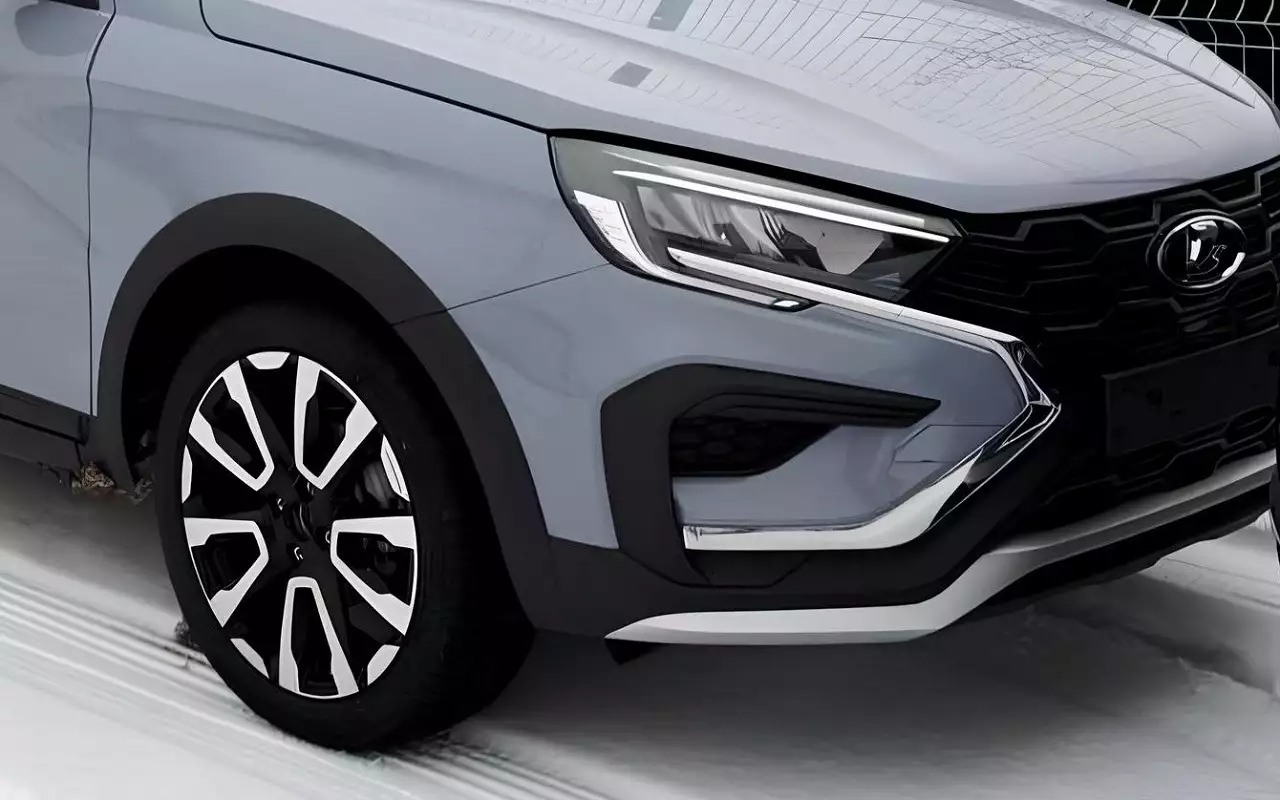 Веста в новом цвете — уже у дилеров!