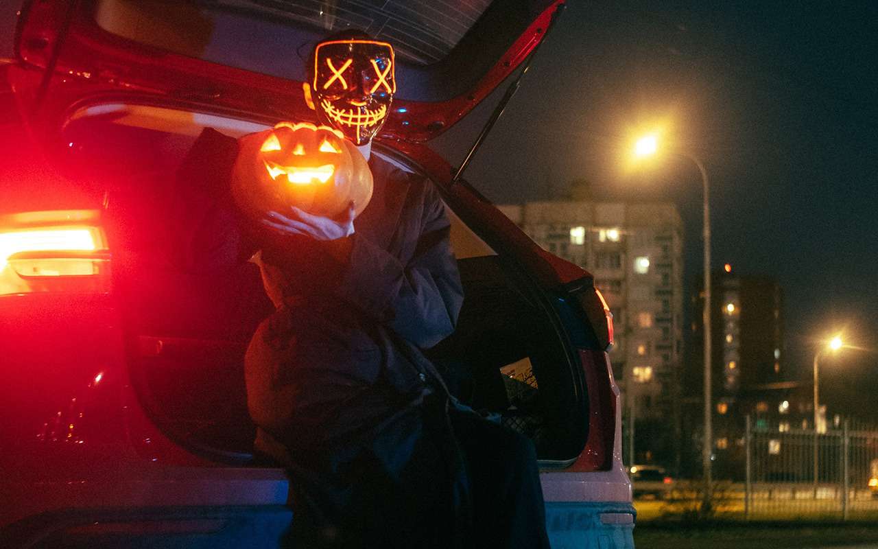 Как быстро сделать из машины монстра для Хэллоуина — инструкция