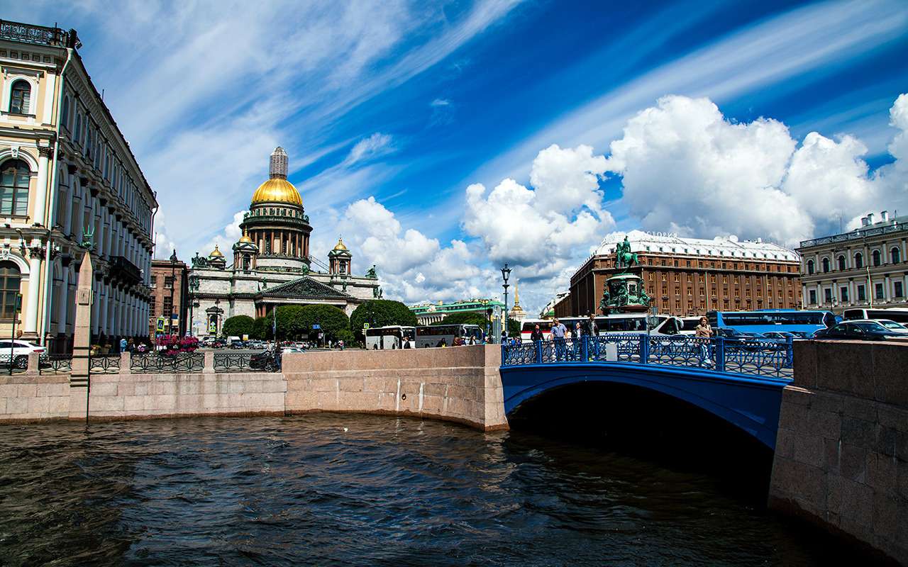 На праздники в Питер: вот сколько это будет стоить
