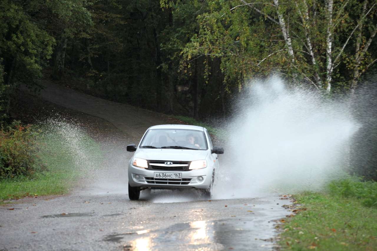 О Lada Granta с «автоматом», обновлении ZAZ Lanos, новых пакетах опций для VW Polo, «Синих ведерках» и т.д. Итоги недели 9-13 июля с Еленой Алексеевой
