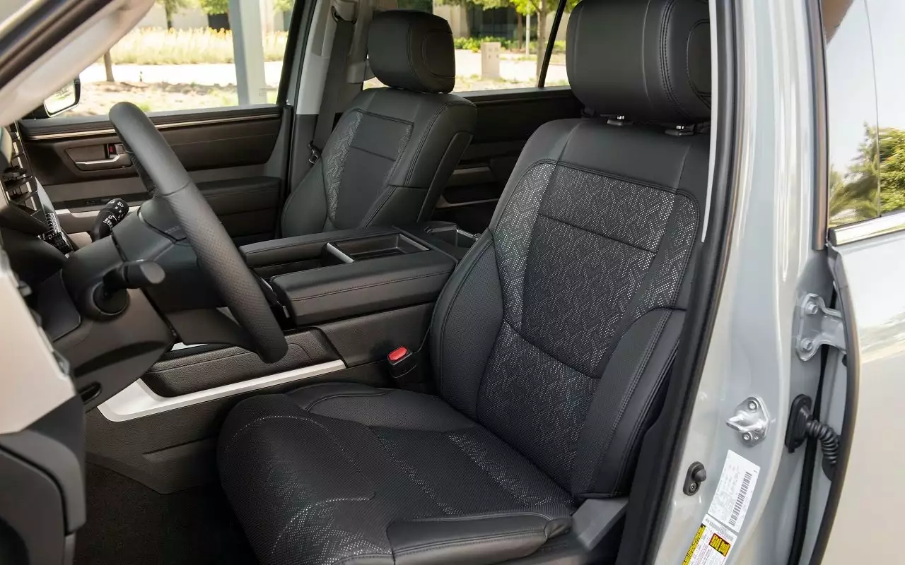 Интерьер Toyota Sequoia XK80