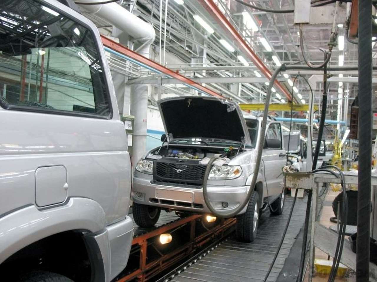 UAZ Patriot на конвейере.