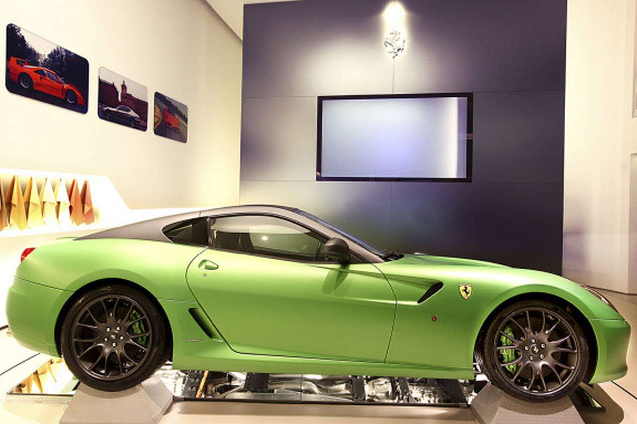 Первый гибридный Ferrari – концепт HY-KERS, основанный на модели 599 GTB Fiorano и показанный на Женевском мотор-шоу в 2010 году