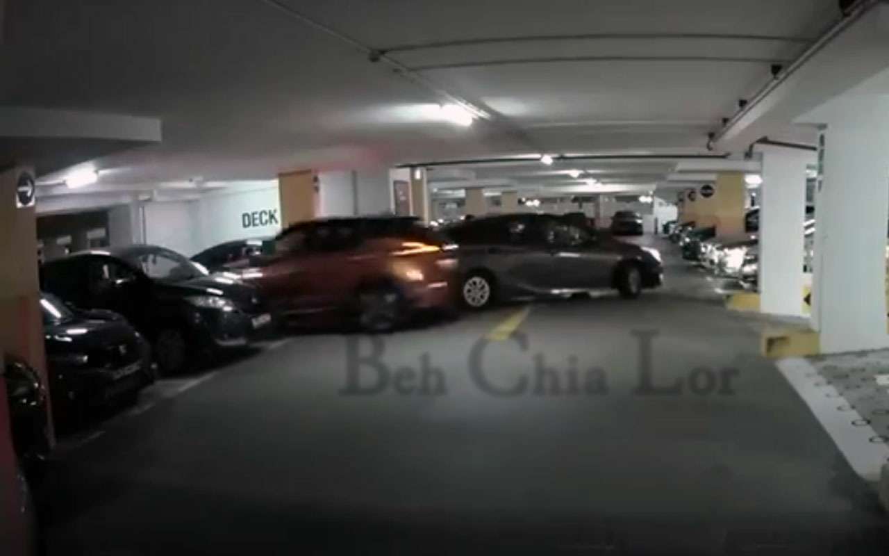 Попытка занять чужую парковку кончилась комично