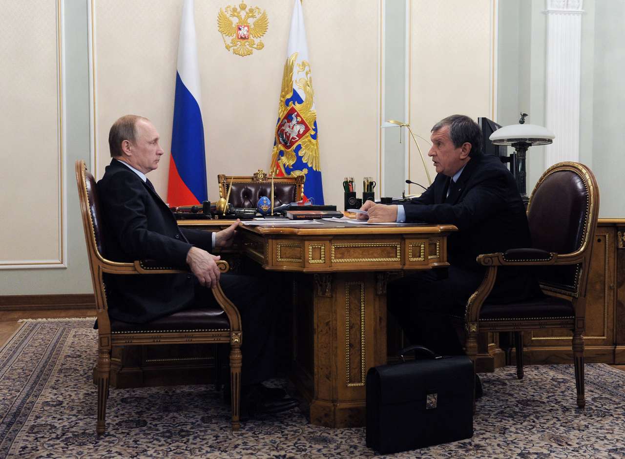 Налоговый маневр на топливо не отменят, цены на бензин продолжат расти