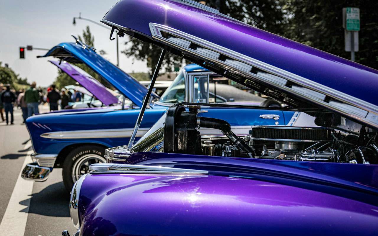 Как открыть капот, если рычажок не срабатывает