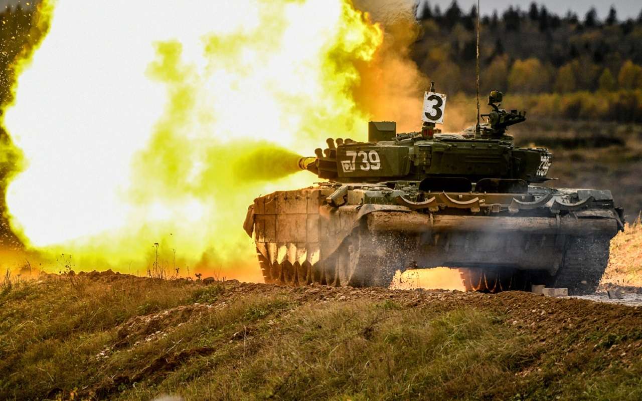 Российский танк Т-72Б3 против украинских Т-64БВ и Т-72 АМТ