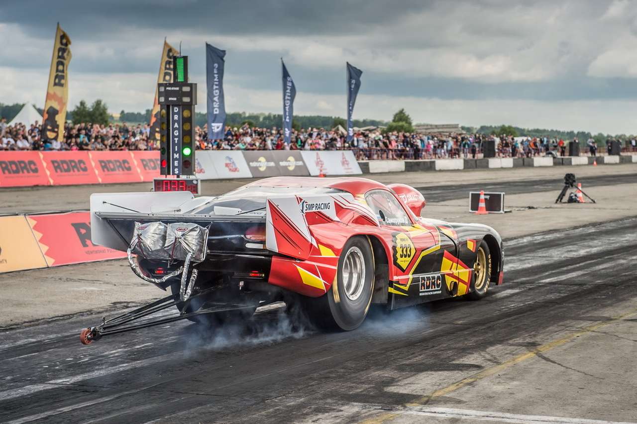 Дмитрий Саморуков, директор SMP Racing, промоутера Чемпионата России по дрэг-рейсингу: «С учетом того, что климат и соответствующее покрытие трассы позволяют принимать заезды по дрэг-рейсингу до самой осени, в столице Республики Калмыкия достаточно часто проводятся различные автосоревнования, в том числе региональные Кубки по дрэг-рейсингу».