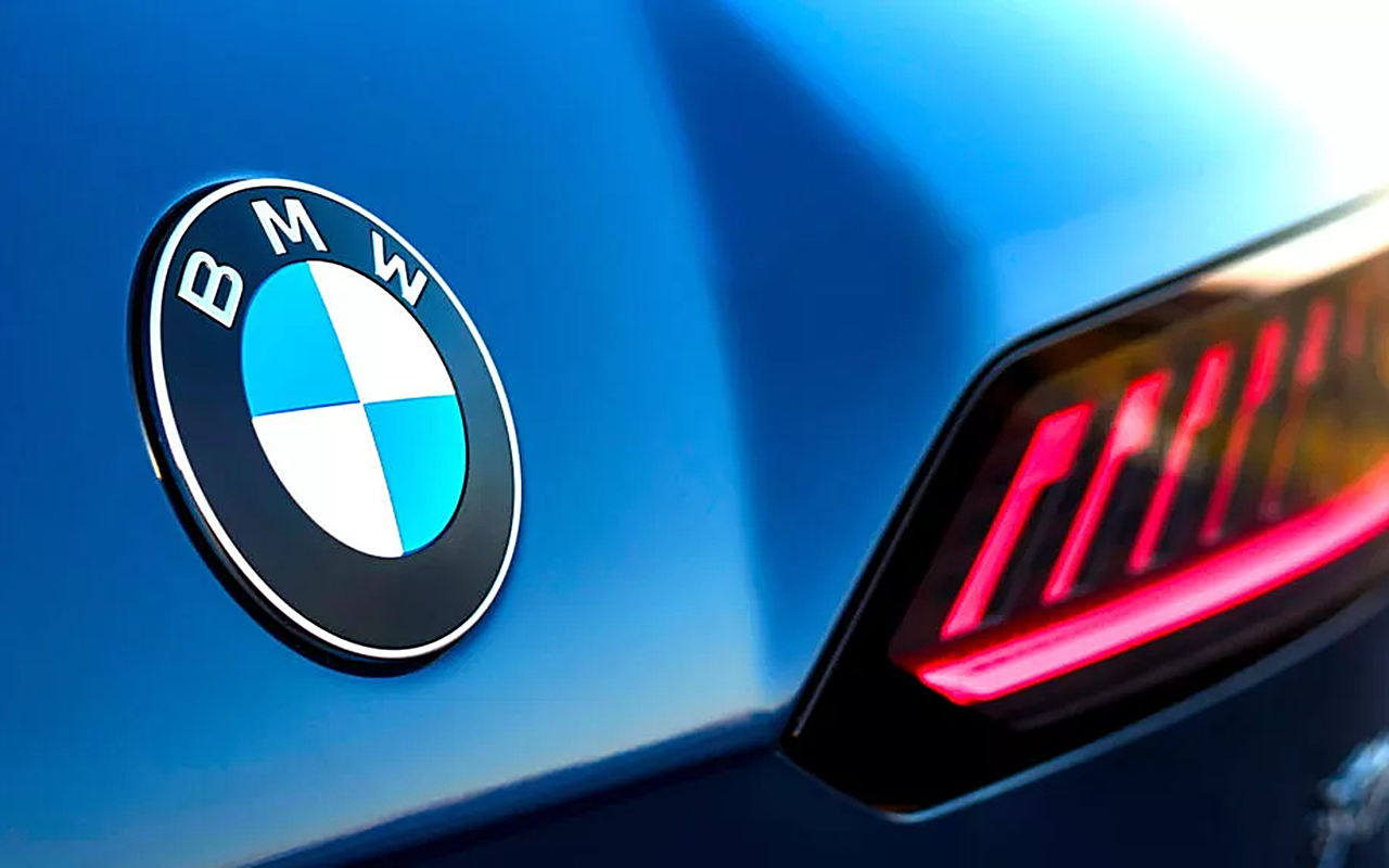 BMW показала свой новый логотип: чем новый отличается от старого?