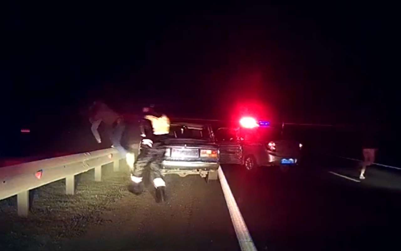 Погоня за ВАЗ-2107: подросток отжигает (видео)