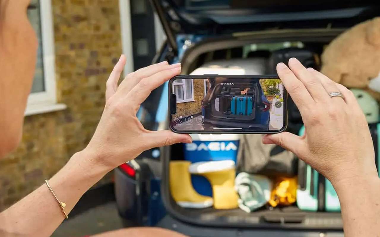 Забудьте про тетрис: Dacia сама ловко «уложит» багаж в автомобиль