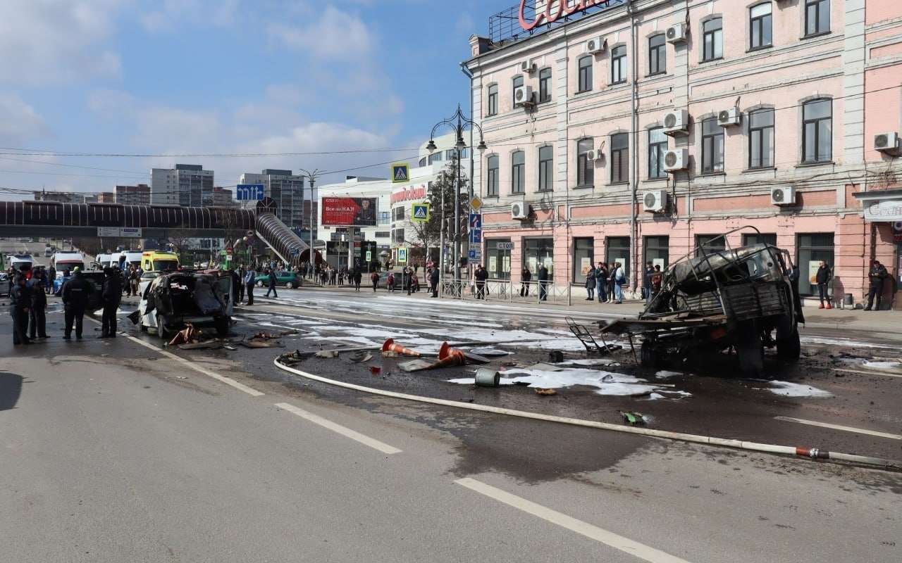 Сгорели 2 машины, ранены 10 человек: что известно о массовой аварии в Курске