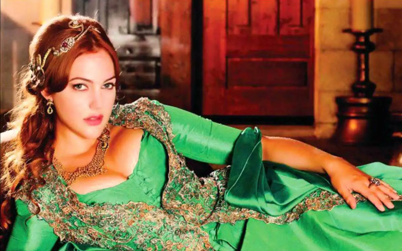 Алиса Яндексовна в Турции: у нее голос звезды «Великолепного века»