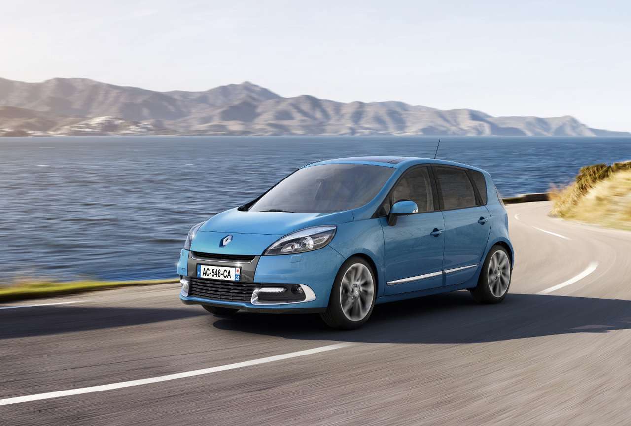 Renault начинает продажи обновленного Scenic в России