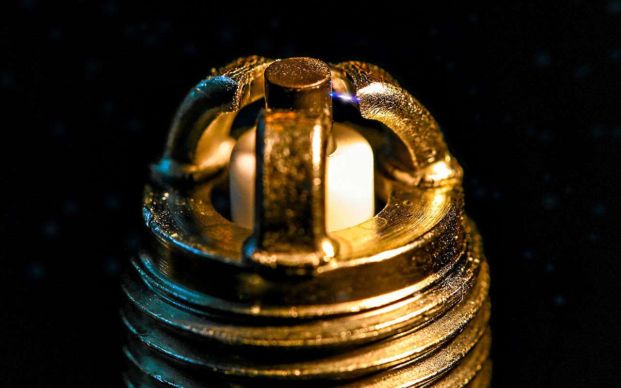 Mногоэлектродная свеча дает лишь одну искру на каждый разряд.