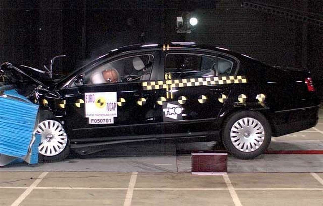 VW Passat заработал "5 звезд" в крэш-тестах NCAP