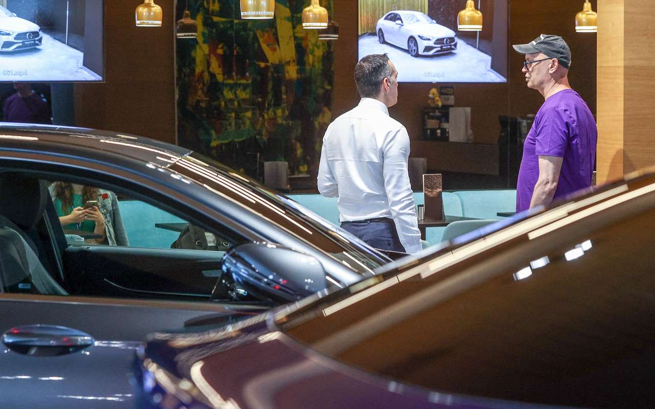 Дилеры приостановят завоз новых автомобилей до 2025 года, есть причина
