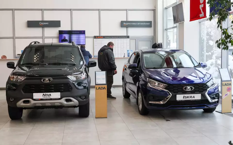 Ключевая ставка, локализация, утильсбор или господдержка: что изменит авторынок России в 2026 году