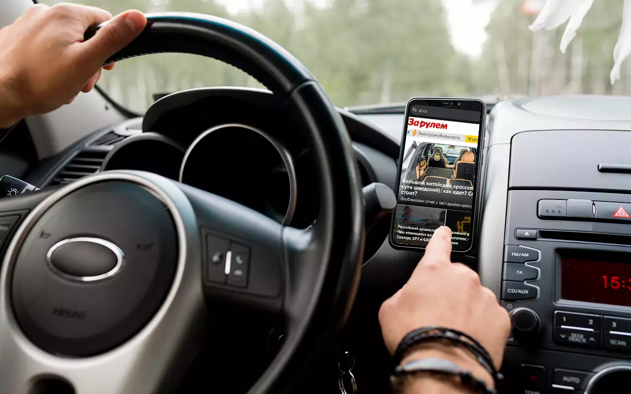 Простой и надежный автодержатель для телефона с функцией зарядки уже в продаже!