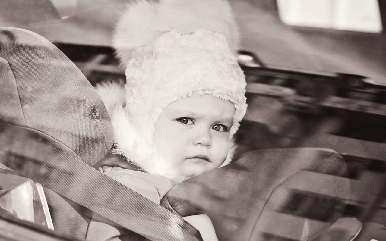 Коллектор угнал у должницы машину с трехлетней дочкой