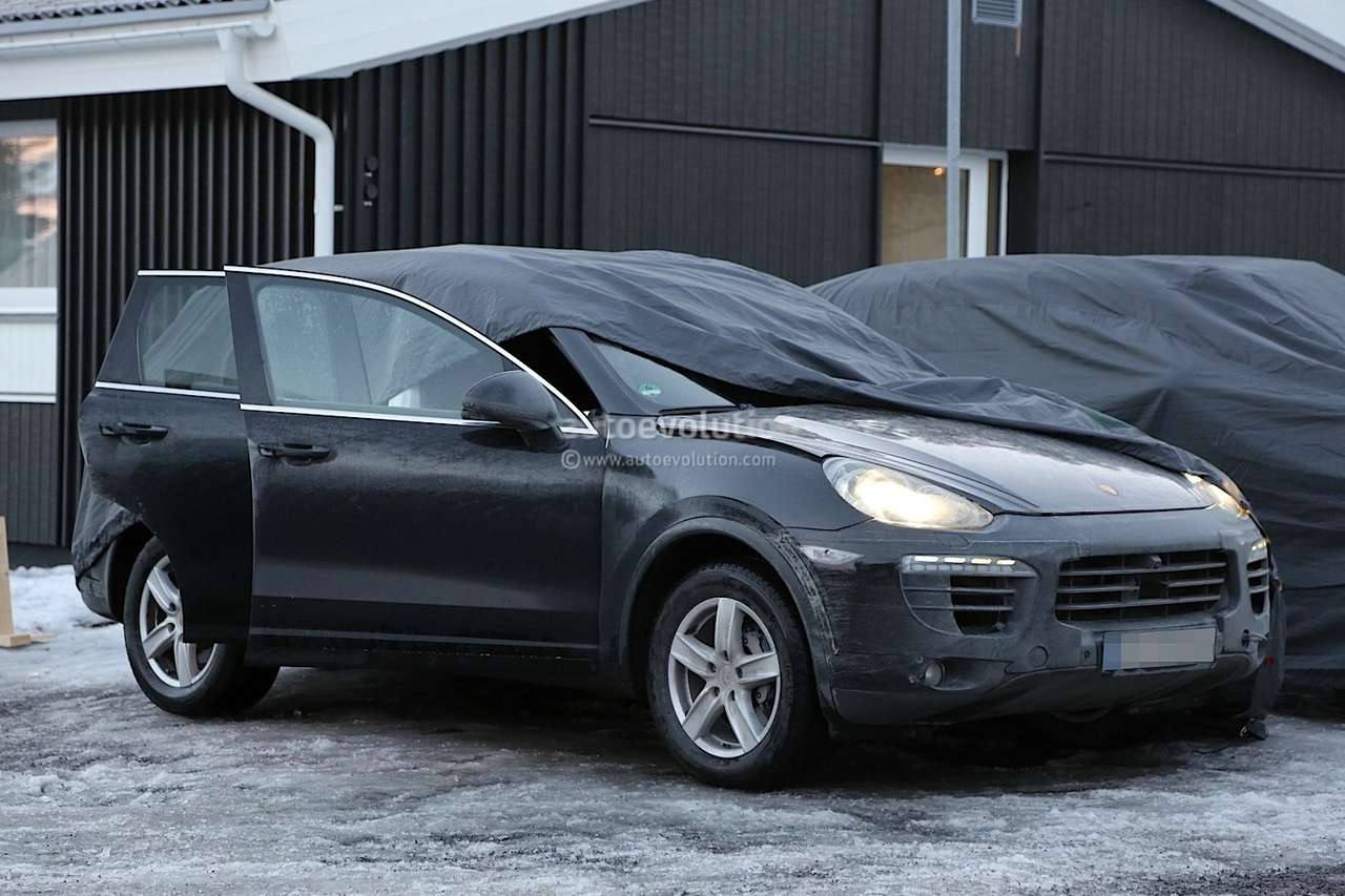 Обновленный Porsche Cayenne сбросил камуфляж